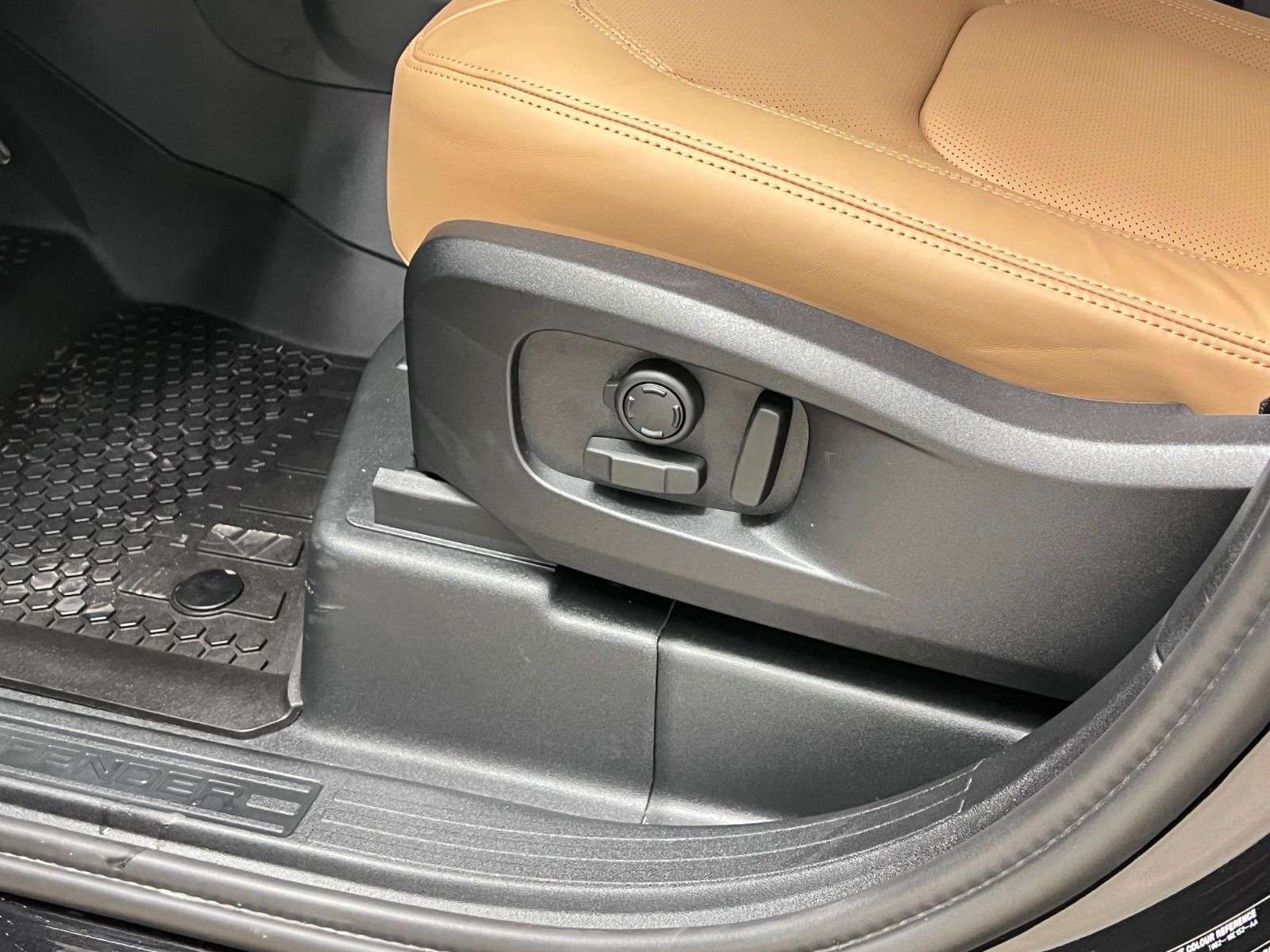 2026 Land Rover Defender 110 P400 X-DYNAMIC SE thumb 30
