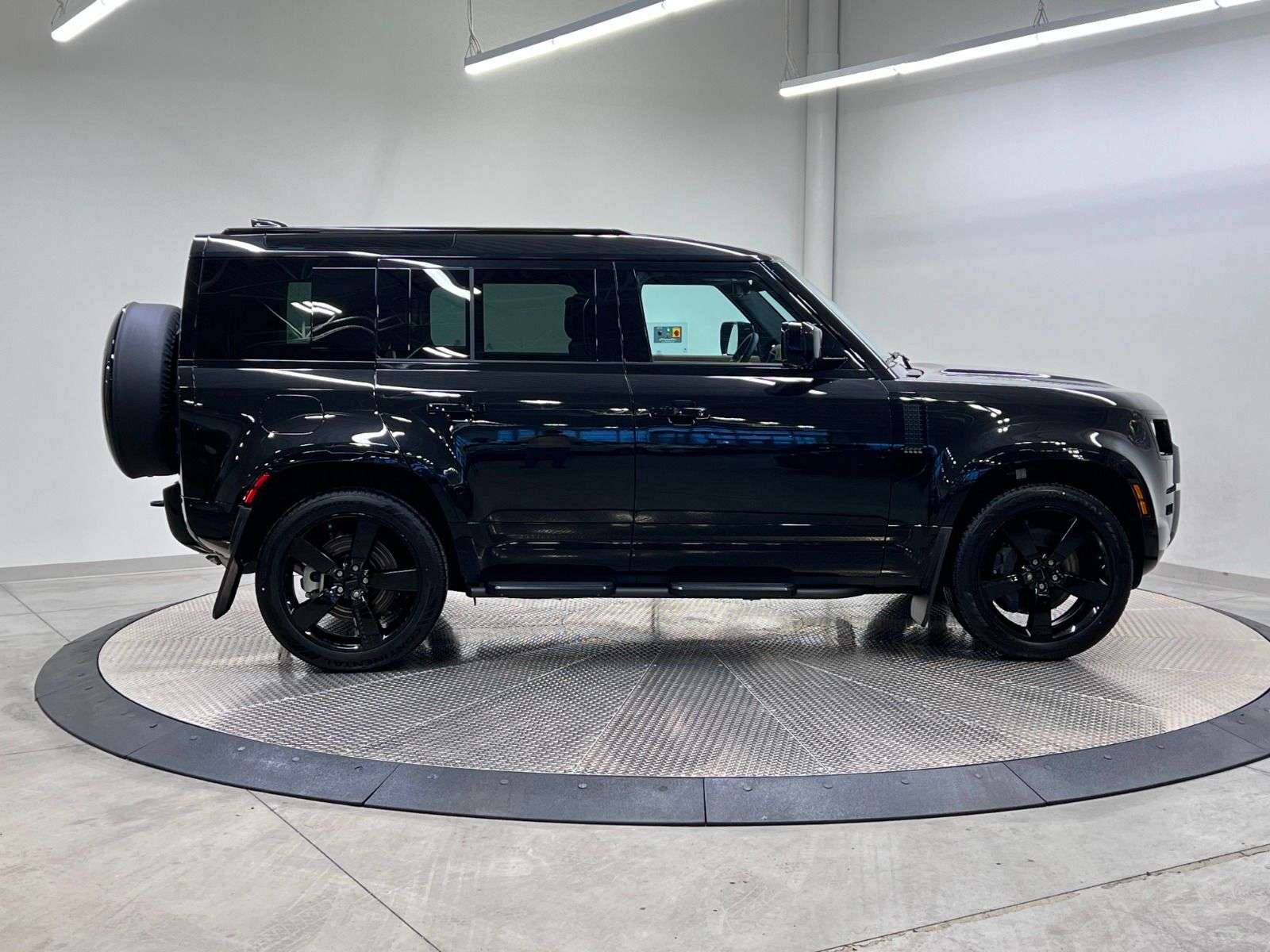 2026 Land Rover Defender 110 P400 X-DYNAMIC SE thumb 7