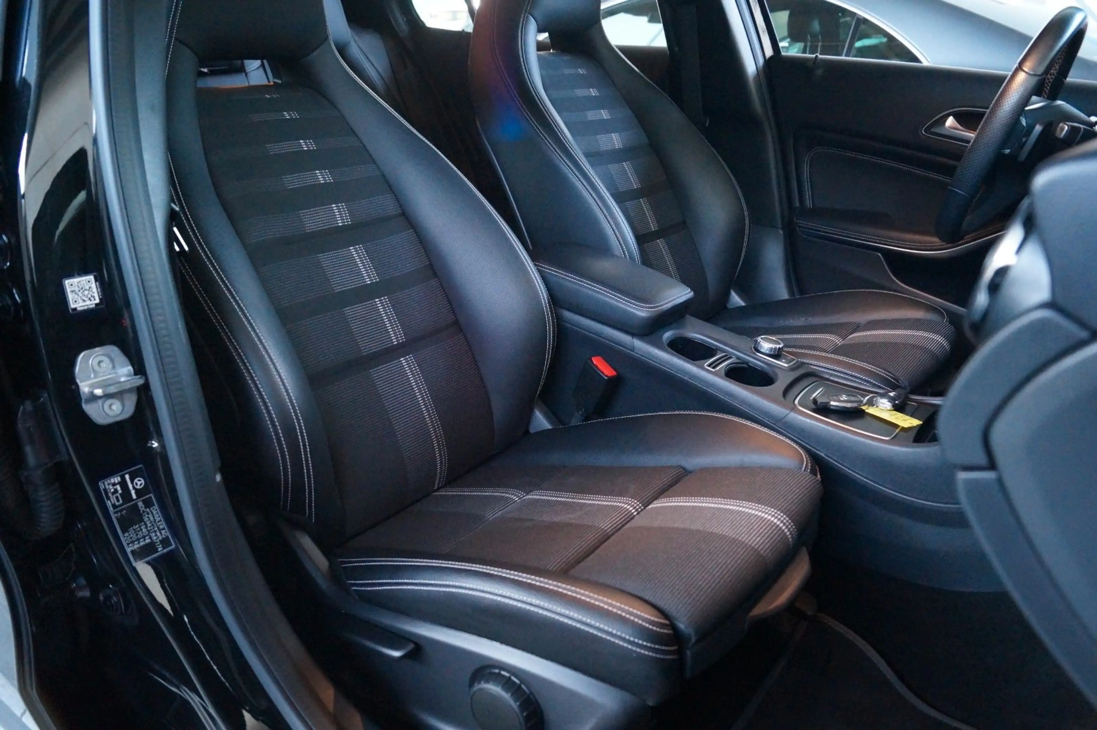 Mercedes-Benz GLA 180 URBAN*Automatik*LED*SH*Kamera*PDC* — photo 14
