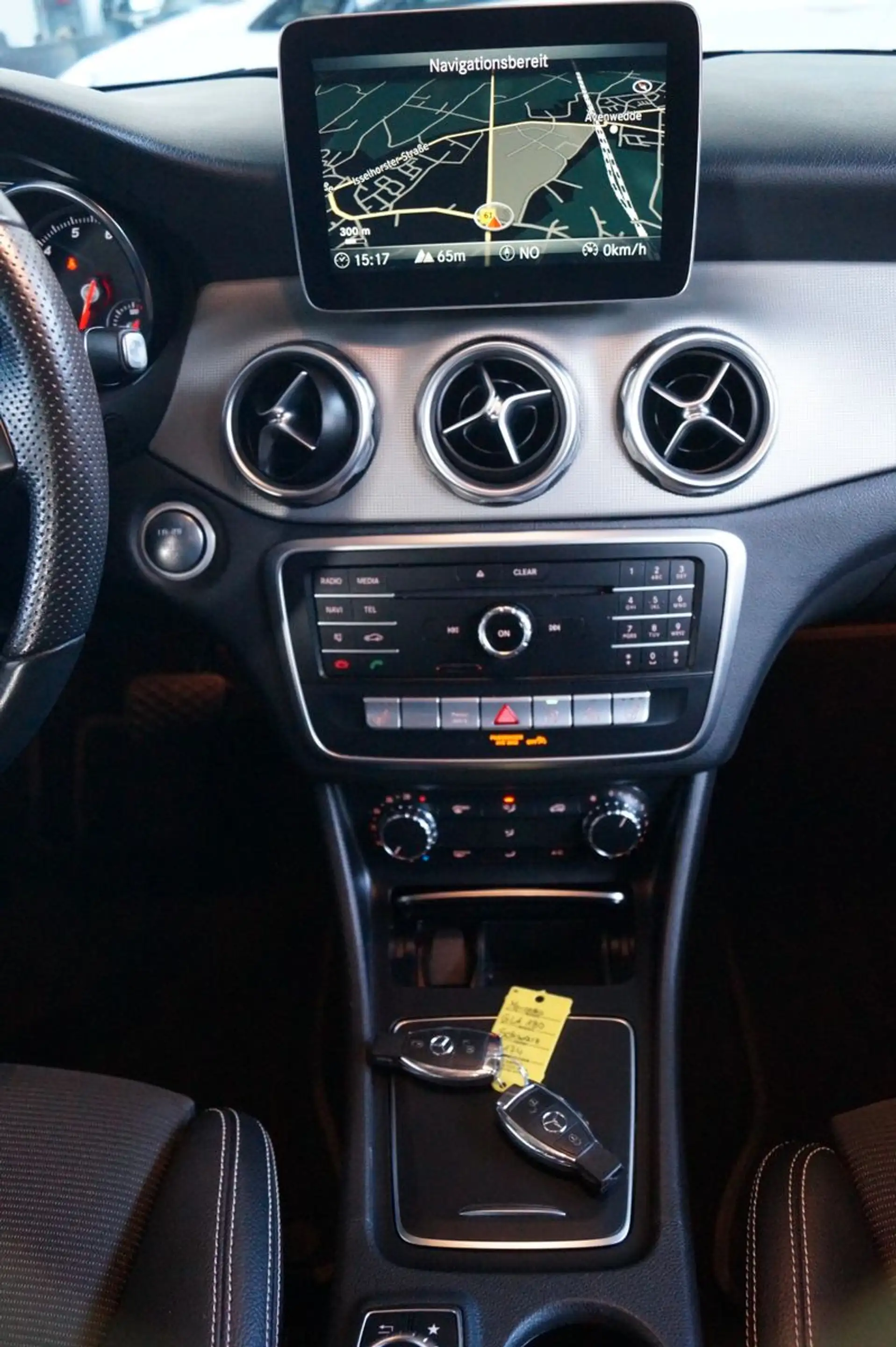 Mercedes-Benz GLA 180 URBAN*Automatik*LED*SH*Kamera*PDC* — photo 12
