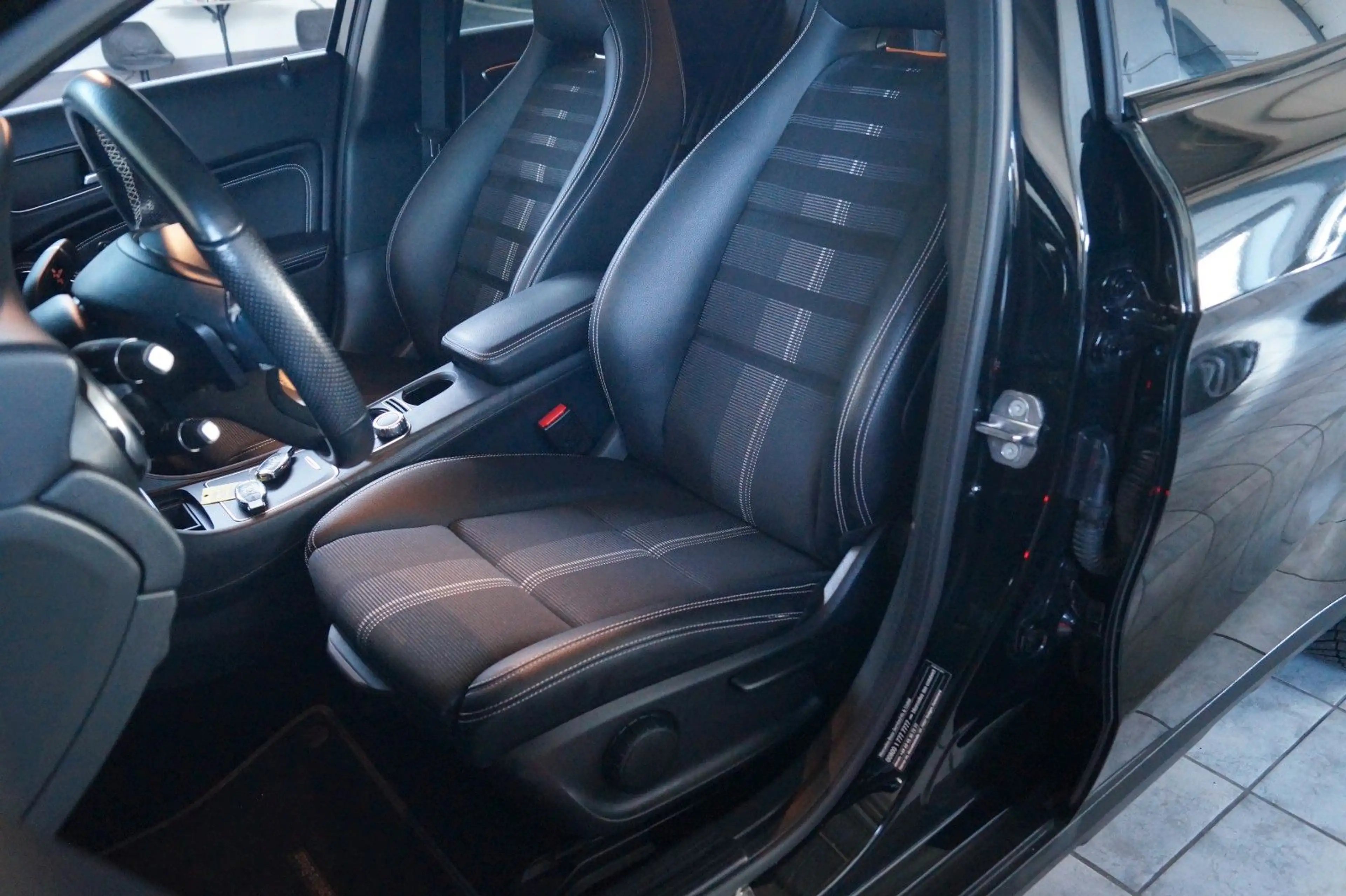 Mercedes-Benz GLA 180 URBAN*Automatik*LED*SH*Kamera*PDC* — photo 9