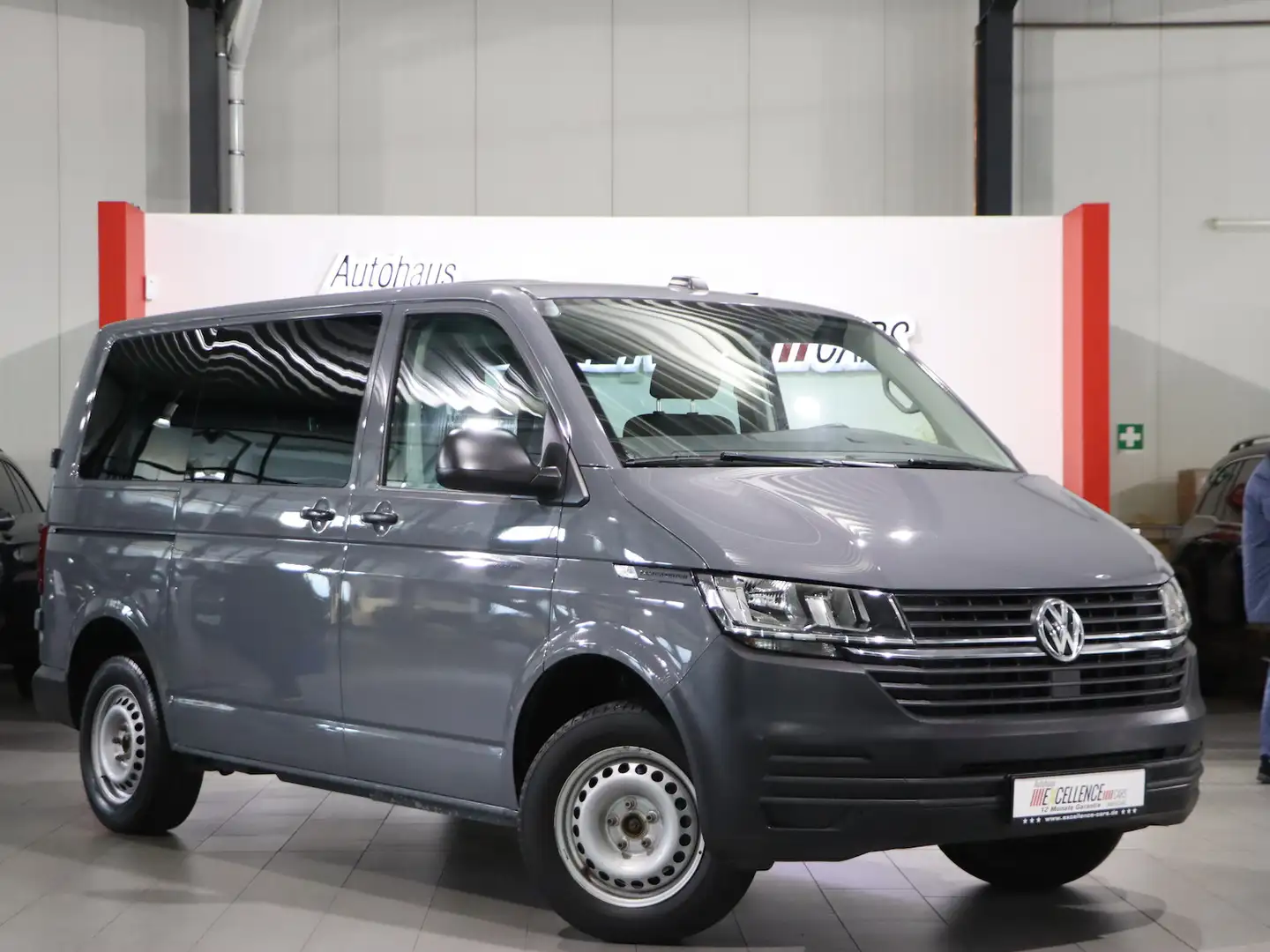 Volkswagen T6.1 Transporter KOMBI 2.0 TDI 9-SITZER / GREY Gris - 1