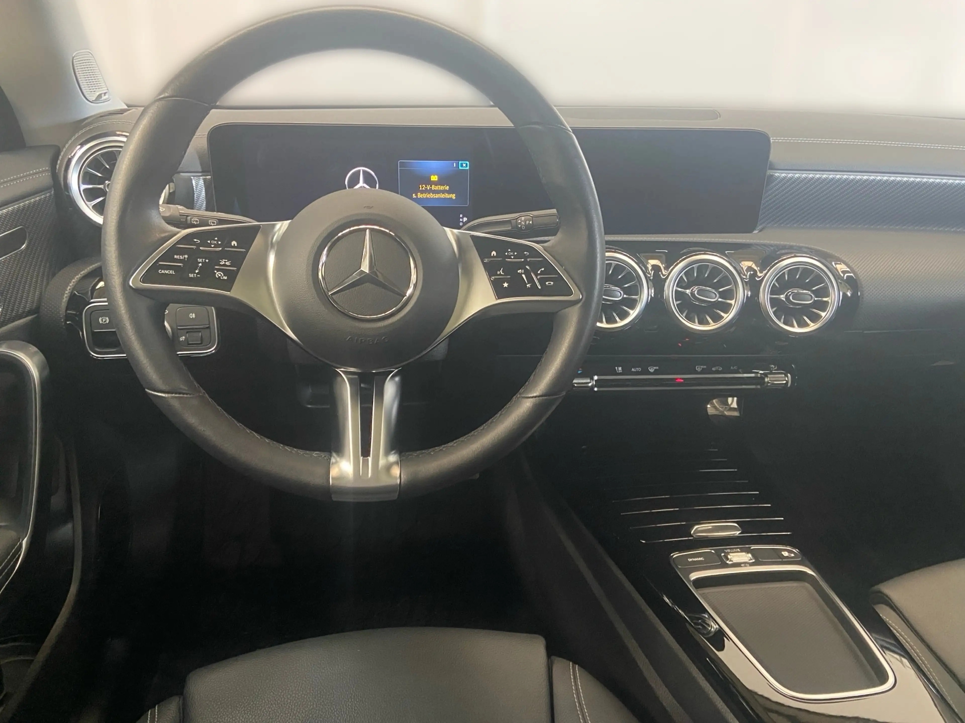 Mercedes-Benz CLA 200 d SB Prog+LED+Pano+AHK+Distr.+Burm+Night — photo 9