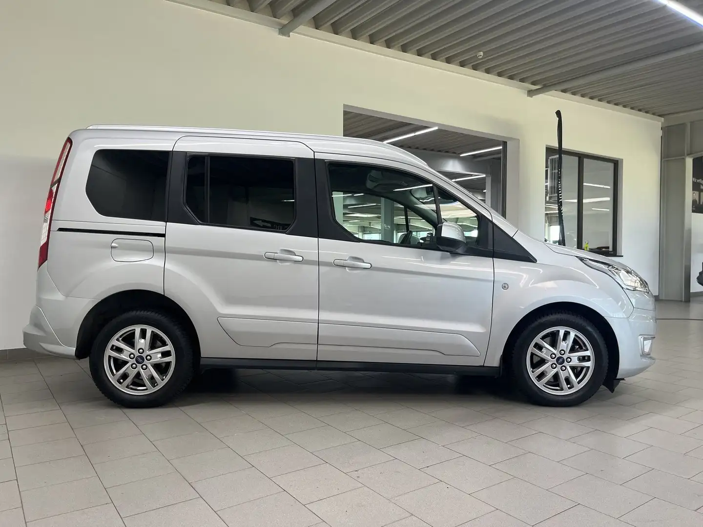 Ford Tourneo Connect TOURNEO CONNECT 1.5 TDCi TITANIUM BI-XENON+KAMER Silber - 2