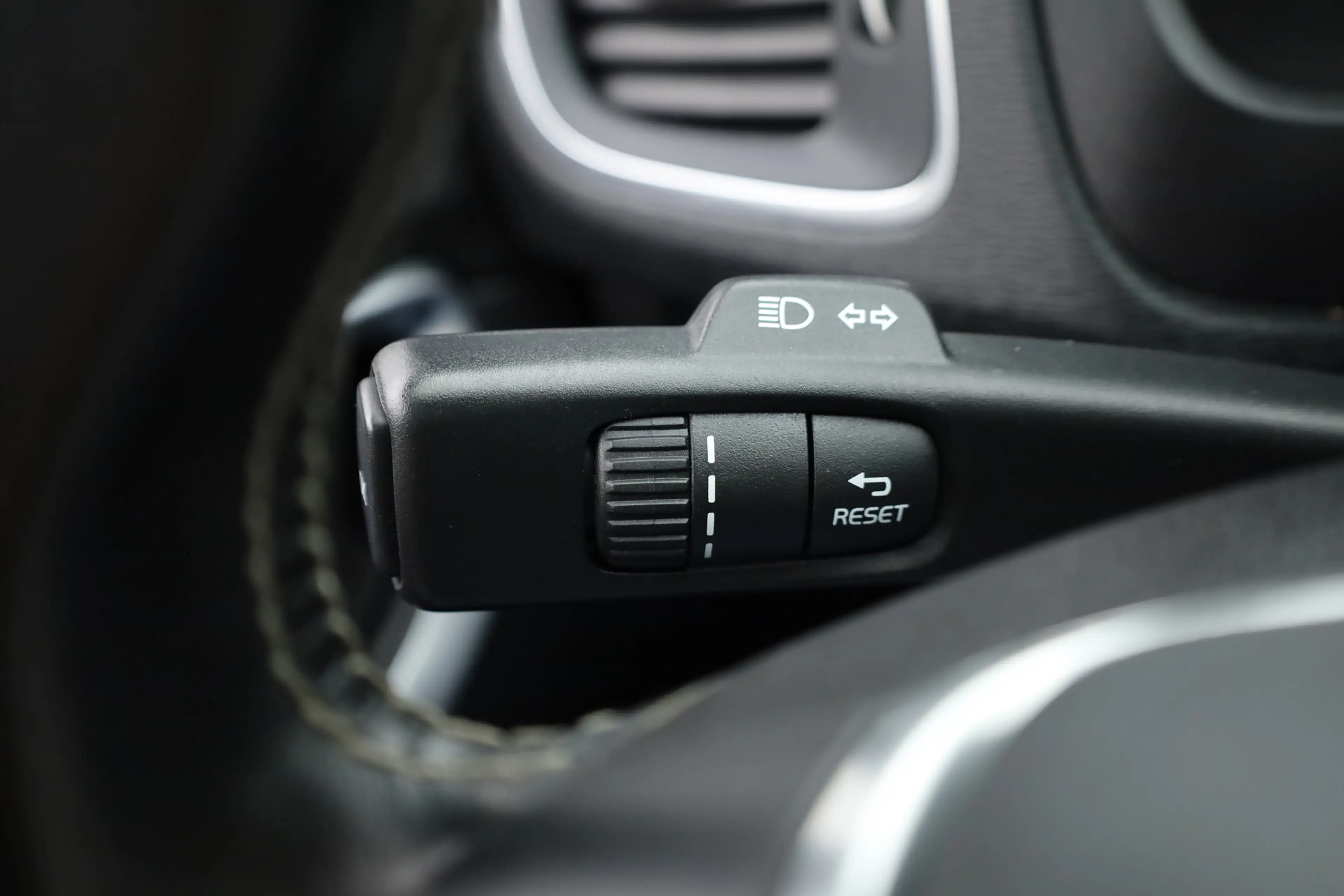 Volvo V40 2.0 T4 R-Design | 190PK | Leer | Panorama-dak | Tr — photo 8