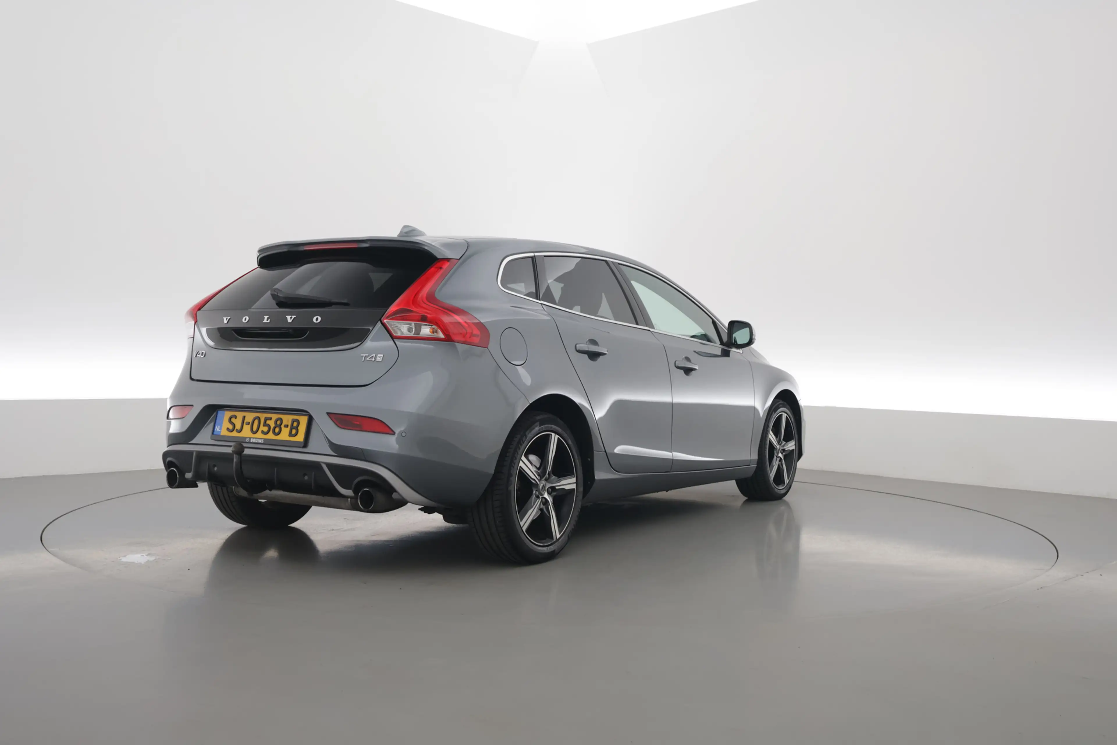 Volvo V40 2.0 T4 R-Design | 190PK | Leer | Panorama-dak | Tr — photo 2