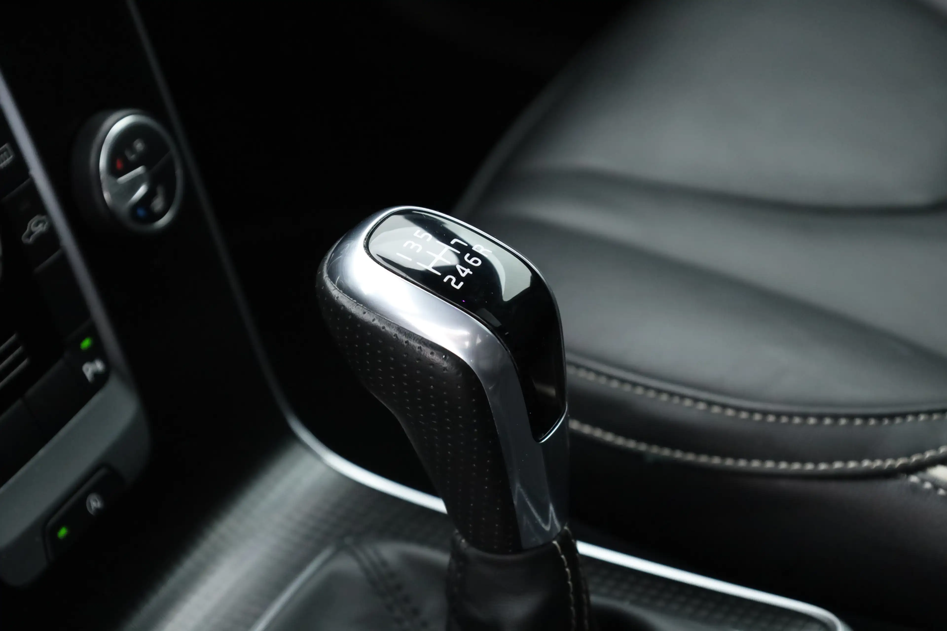 Volvo V40 2.0 T4 R-Design | 190PK | Leer | Panorama-dak | Tr — photo 5