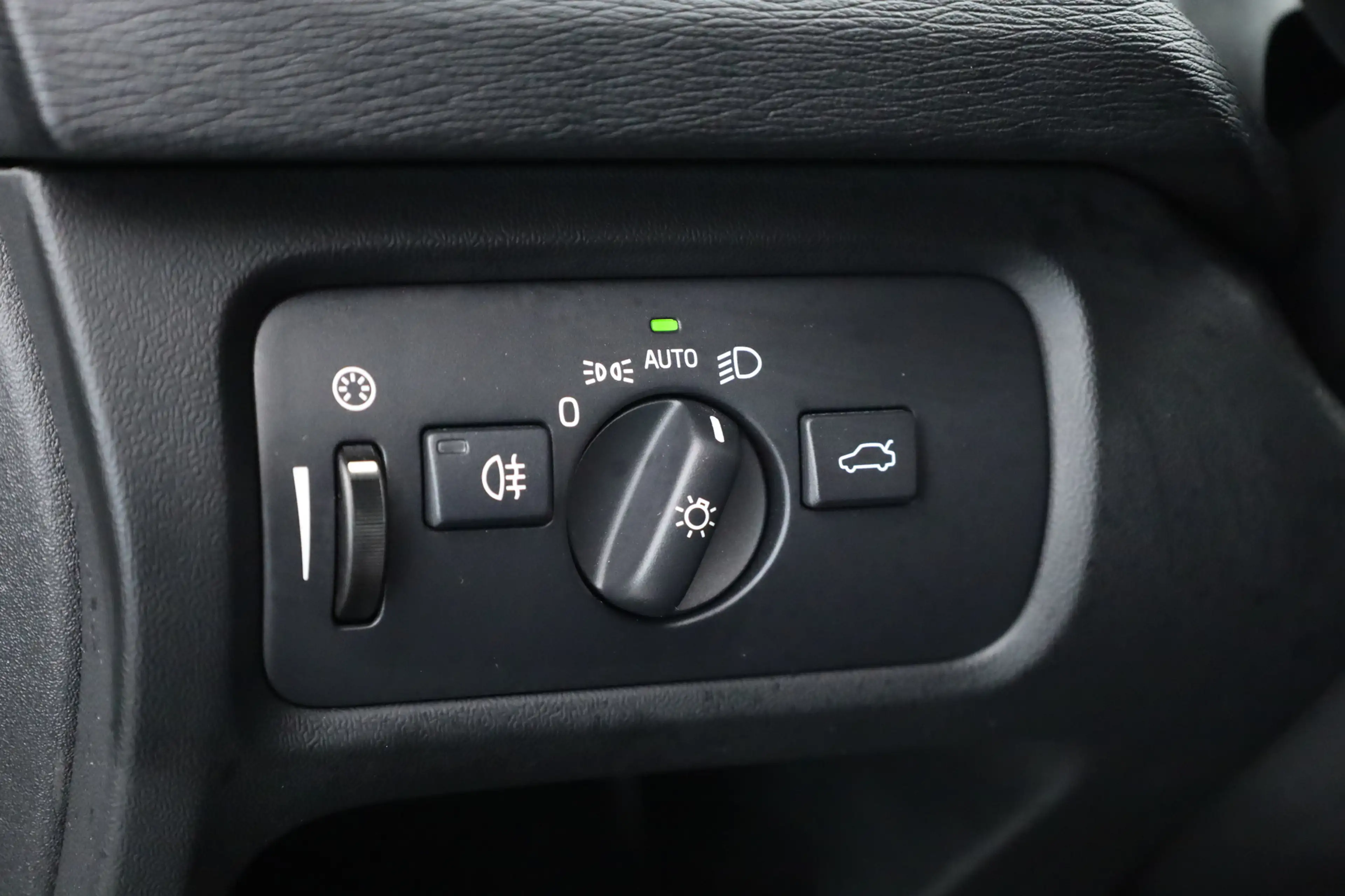 Volvo V40 2.0 T4 R-Design | 190PK | Leer | Panorama-dak | Tr — photo 7