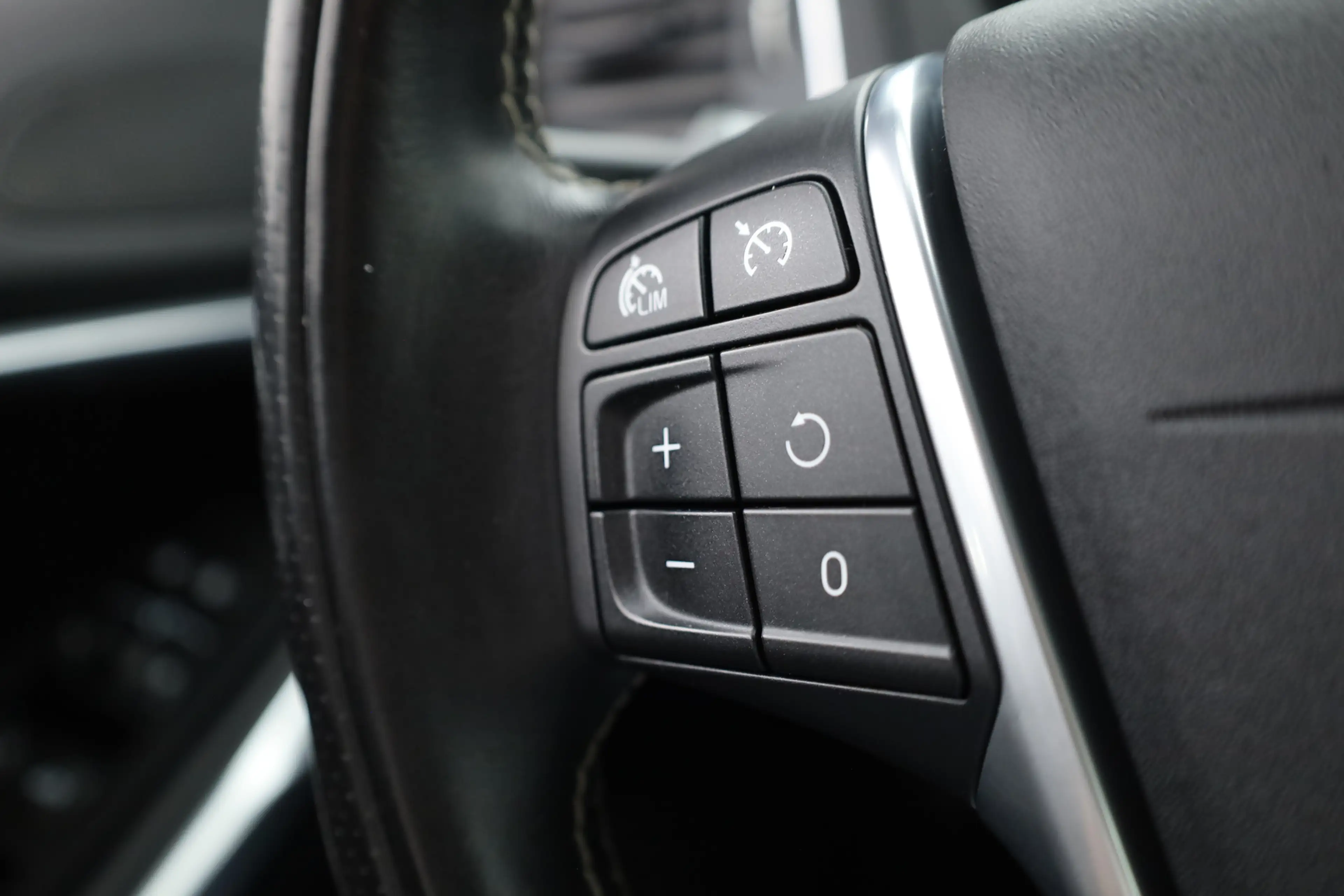 Volvo V40 2.0 T4 R-Design | 190PK | Leer | Panorama-dak | Tr — photo 9