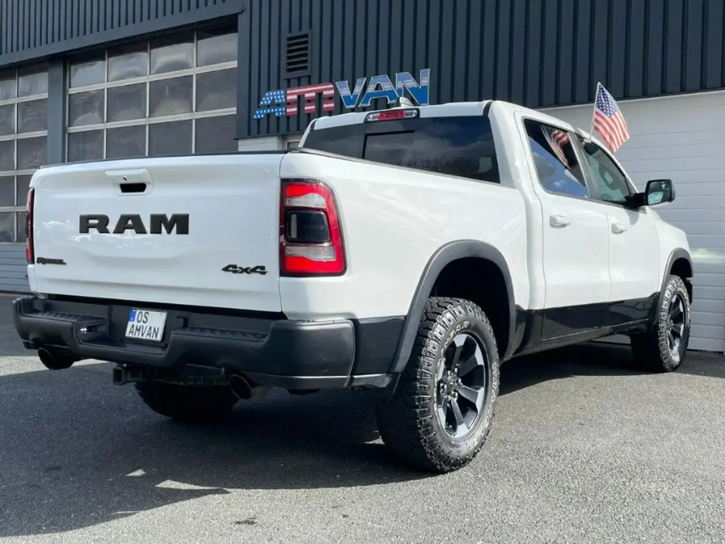 Dodge RAM GEN5 Rebel CrewCab HEMI 4x4 74 TKM Mwst. Weiß - 2