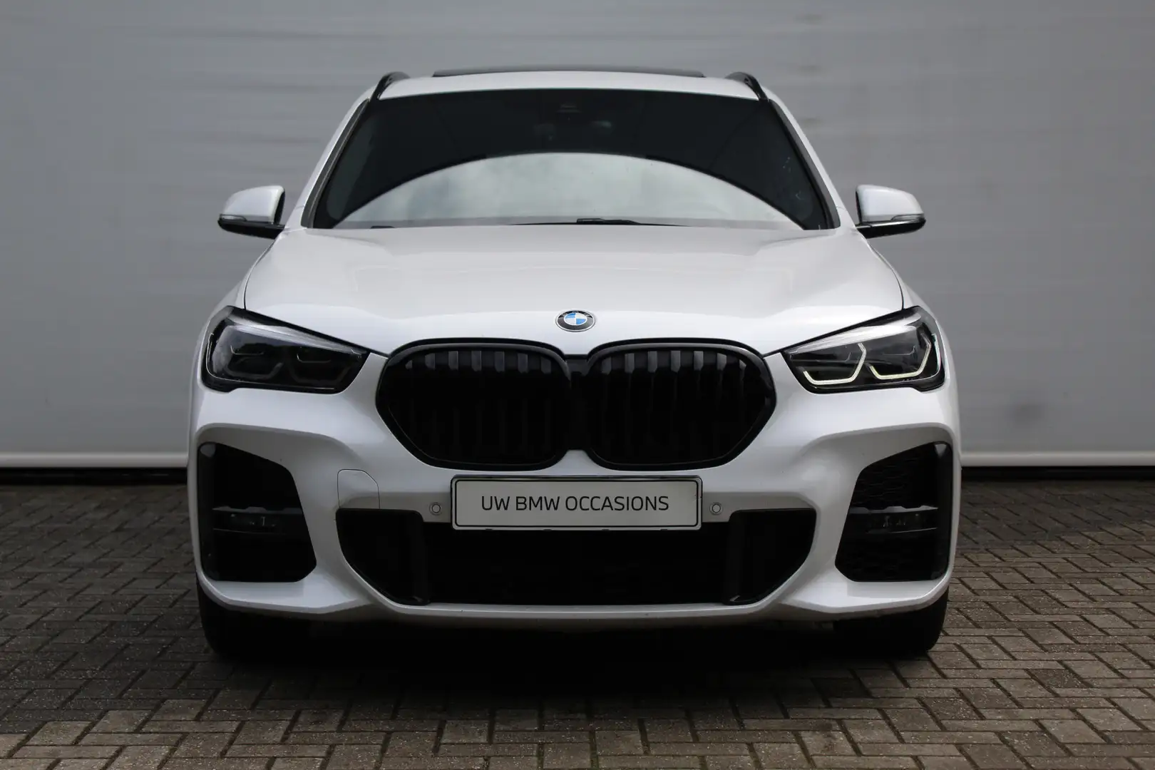 BMW X1 sDrive20i High Executive M Sport Automaat / Panora Wit - 2