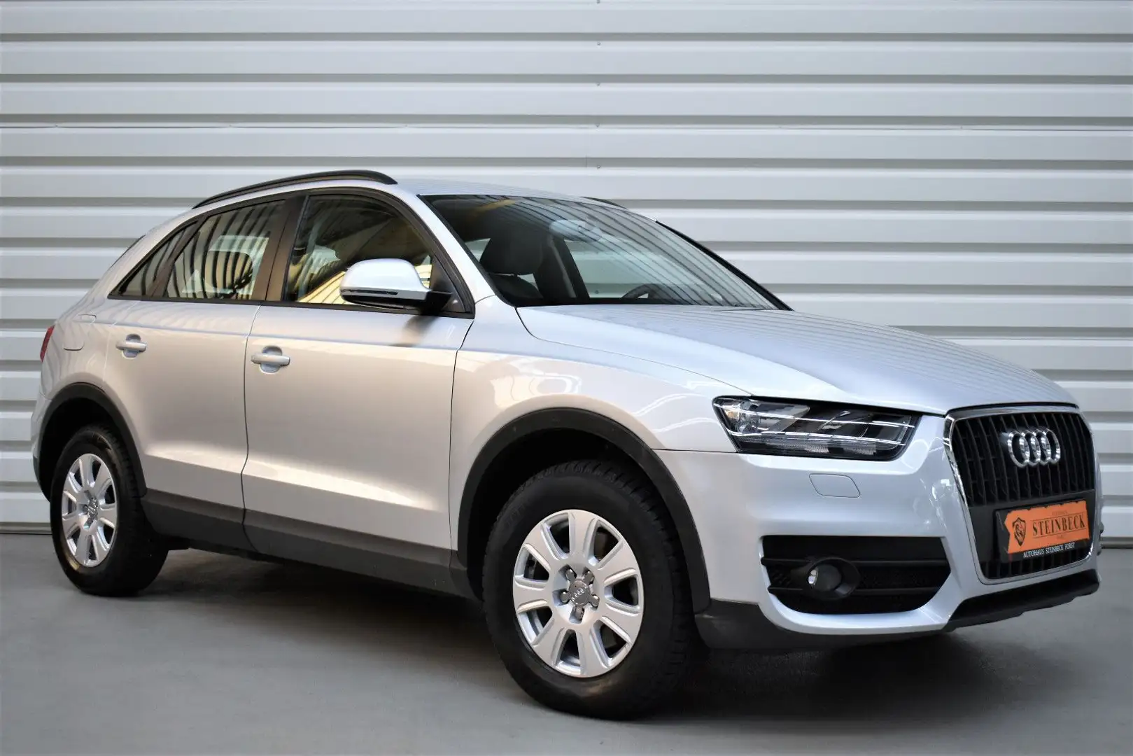 Audi Q3 2.0 TDI+Nur46.000km+1.Hand+PDC+AHK Argent - 1