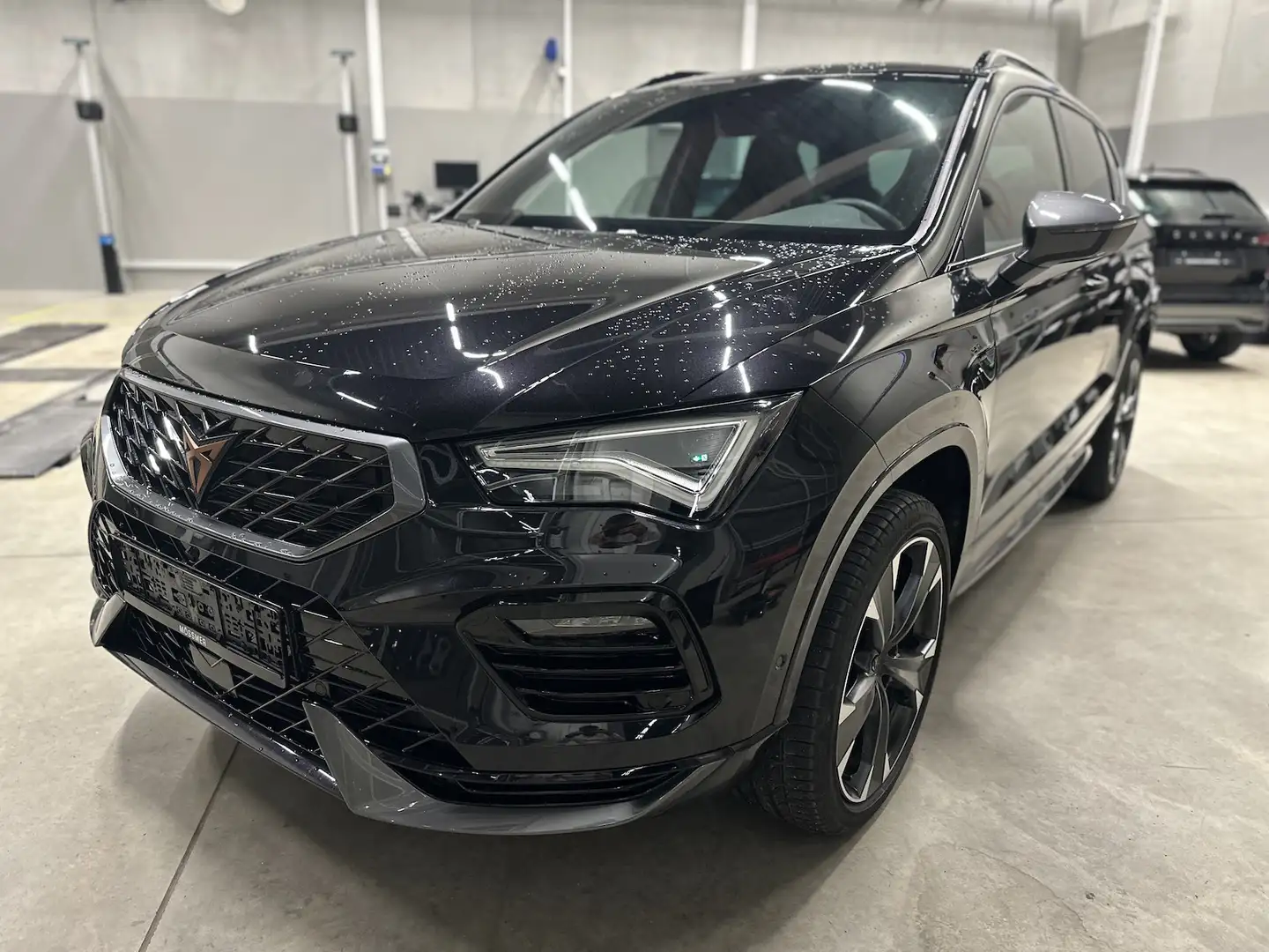 CUPRA Ateca 1,5TSI DSG AHK Assist XL WSS heizbar Pano Schwarz - 1