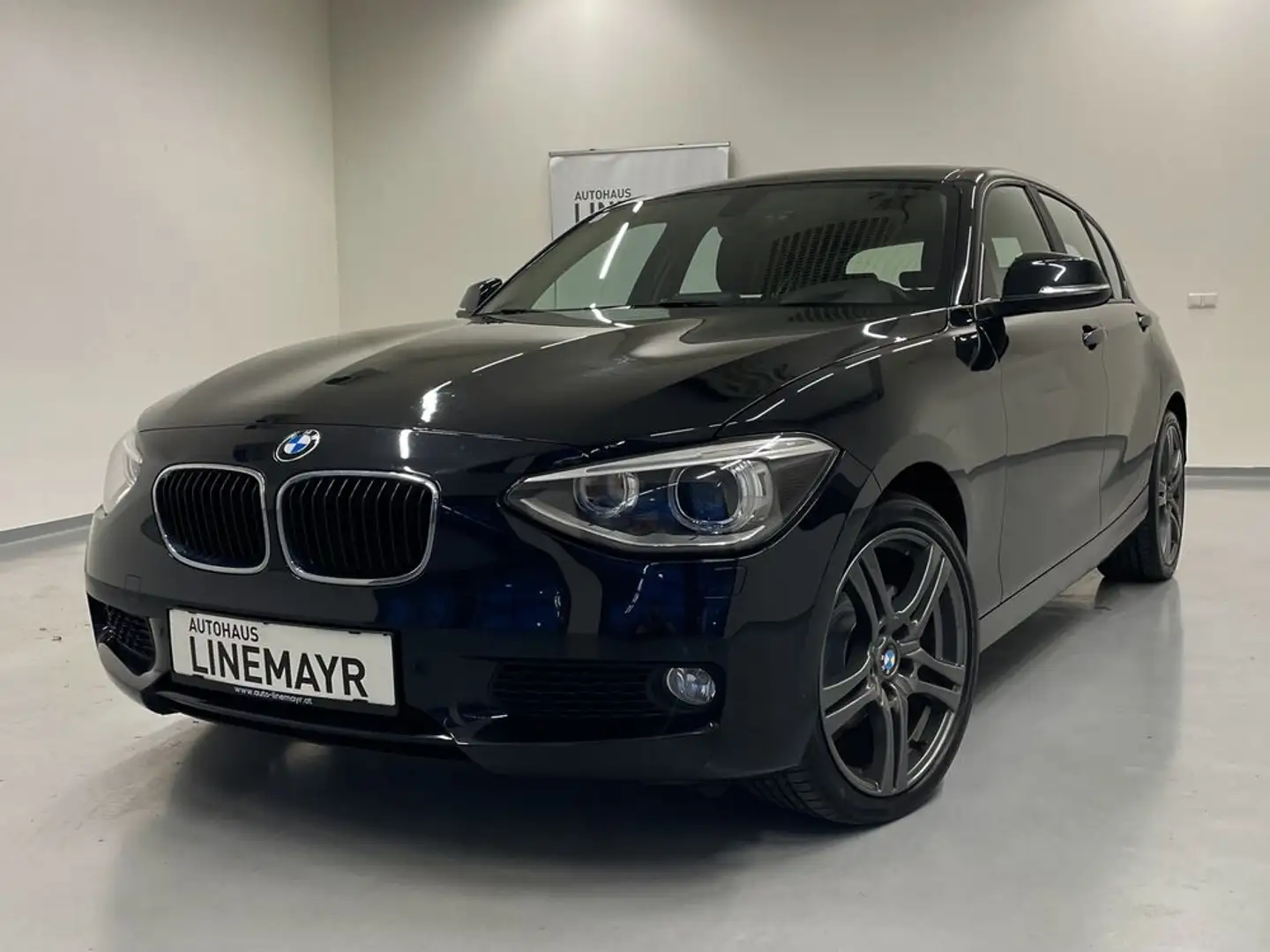 BMW 118 d xDrive Schwarz - 1