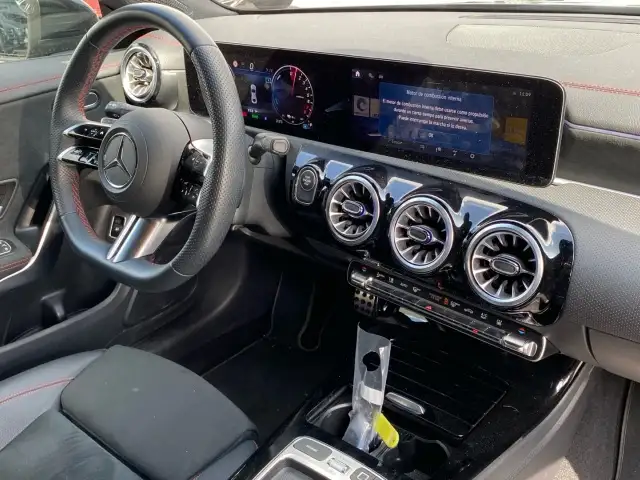 Mercedes-Benz Cla view 10