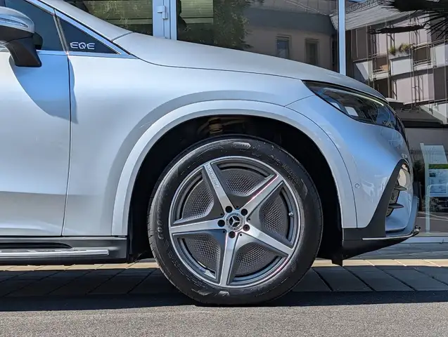 Mercedes-Benz EQE view 11