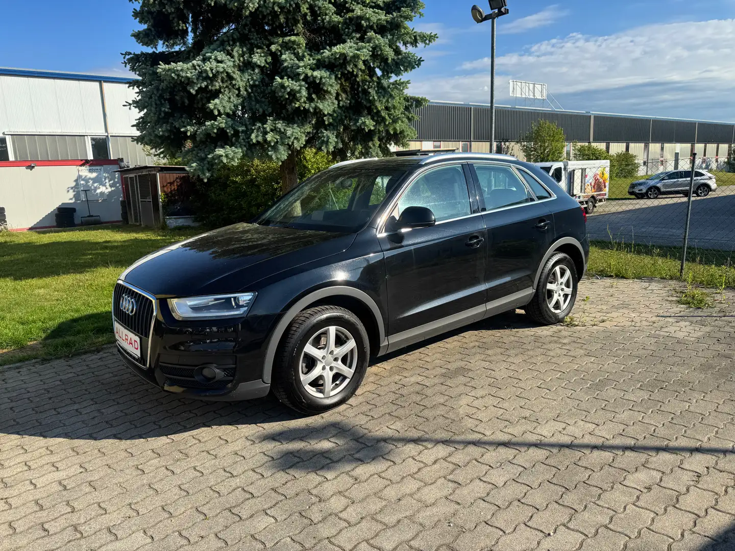 Audi Q3 Q3 2,0 TDI quattro Daylight Daylight Schwarz - 2