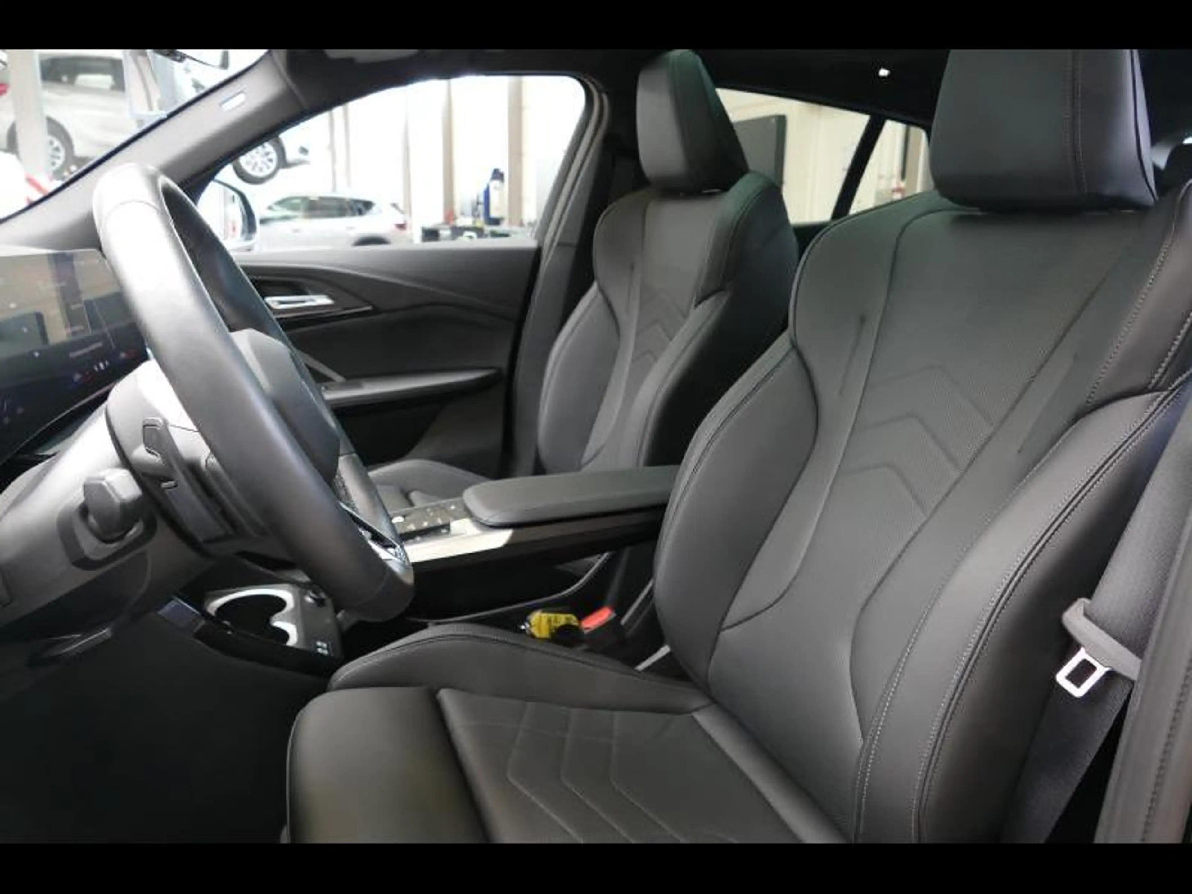 BMW iX2 eDrive20 H/K-HUD-PANO-360 — photo 5