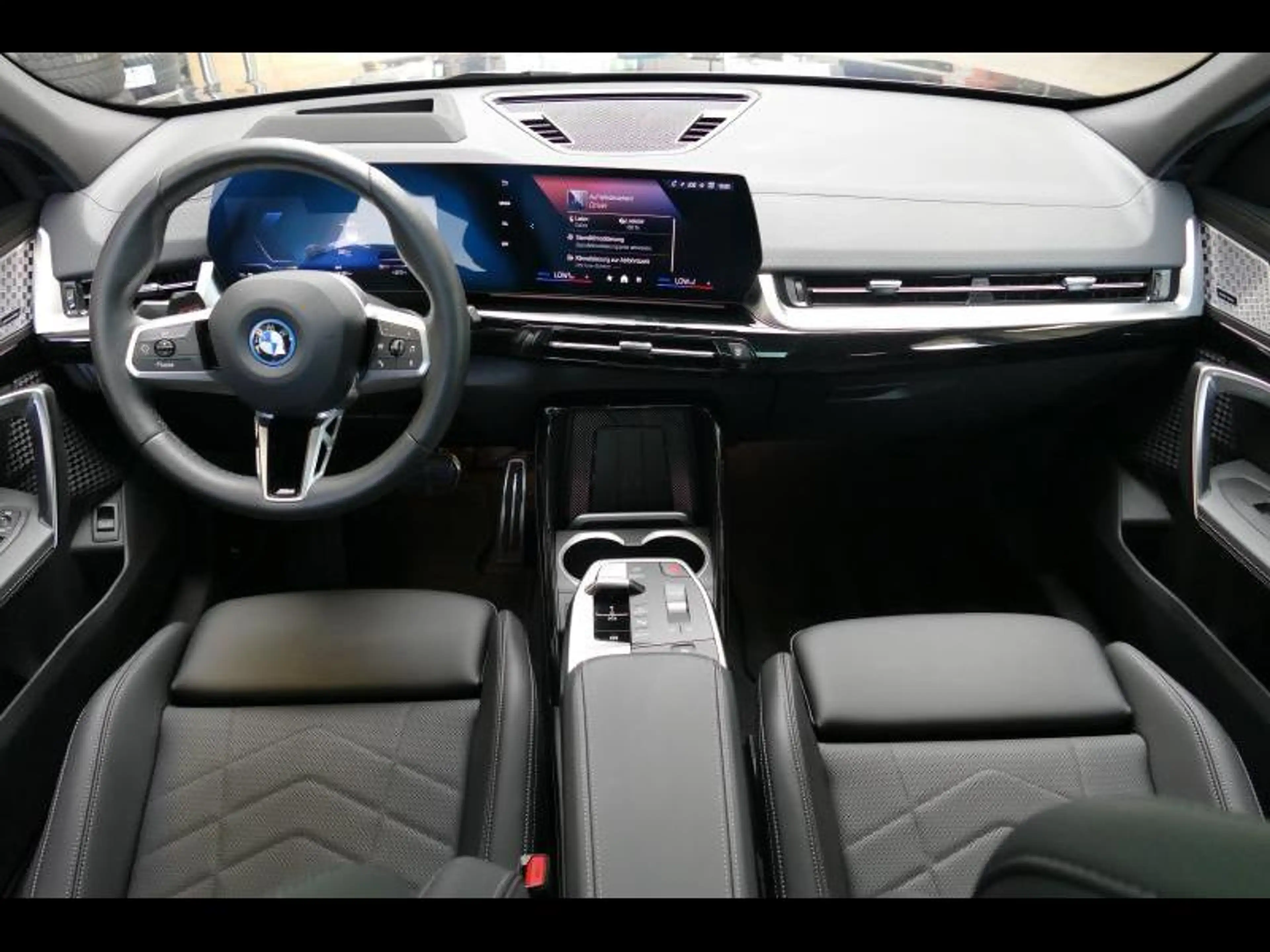 BMW iX2 eDrive20 H/K-HUD-PANO-360 — photo 6