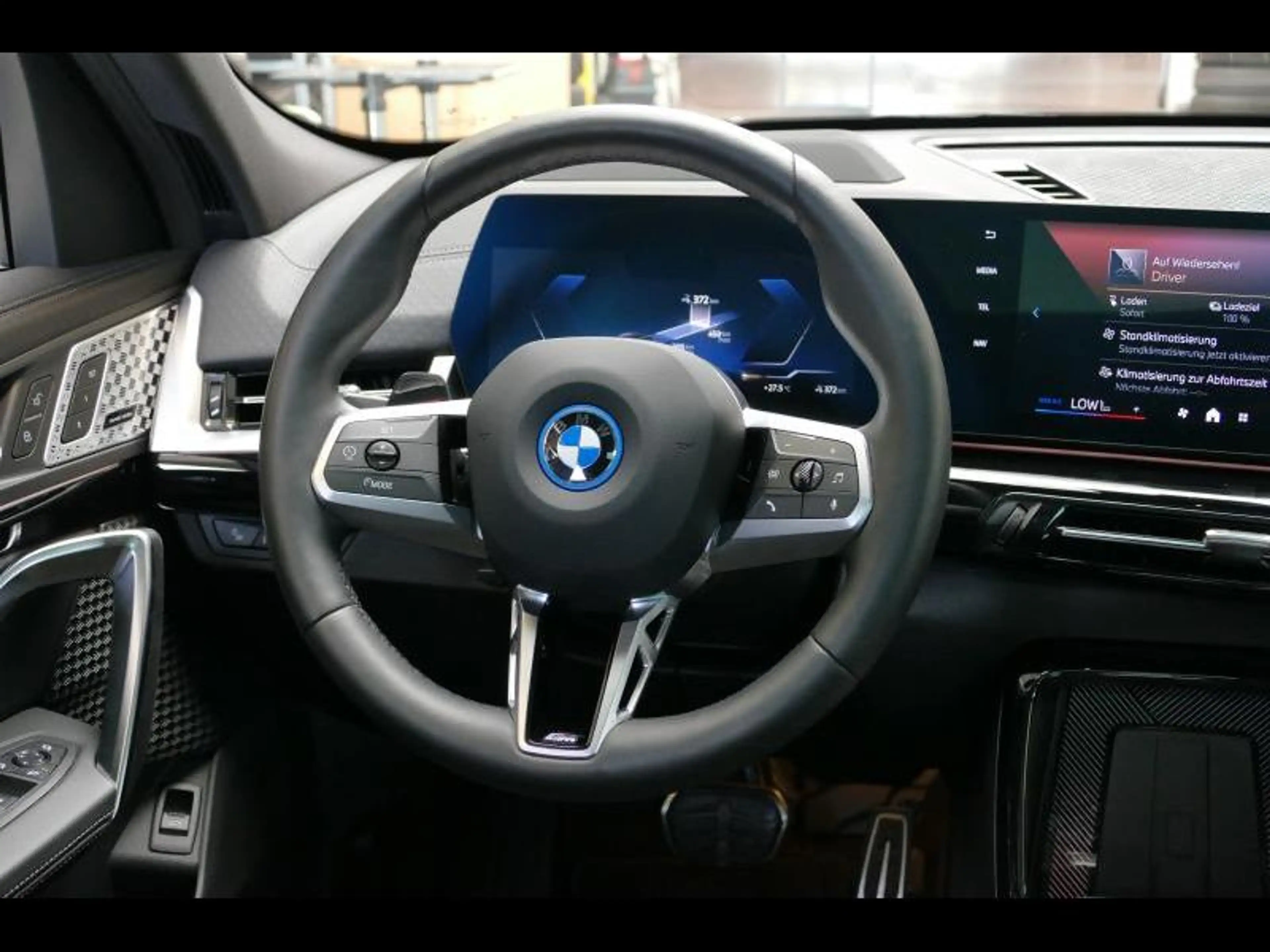 BMW iX2 eDrive20 H/K-HUD-PANO-360 — photo 15