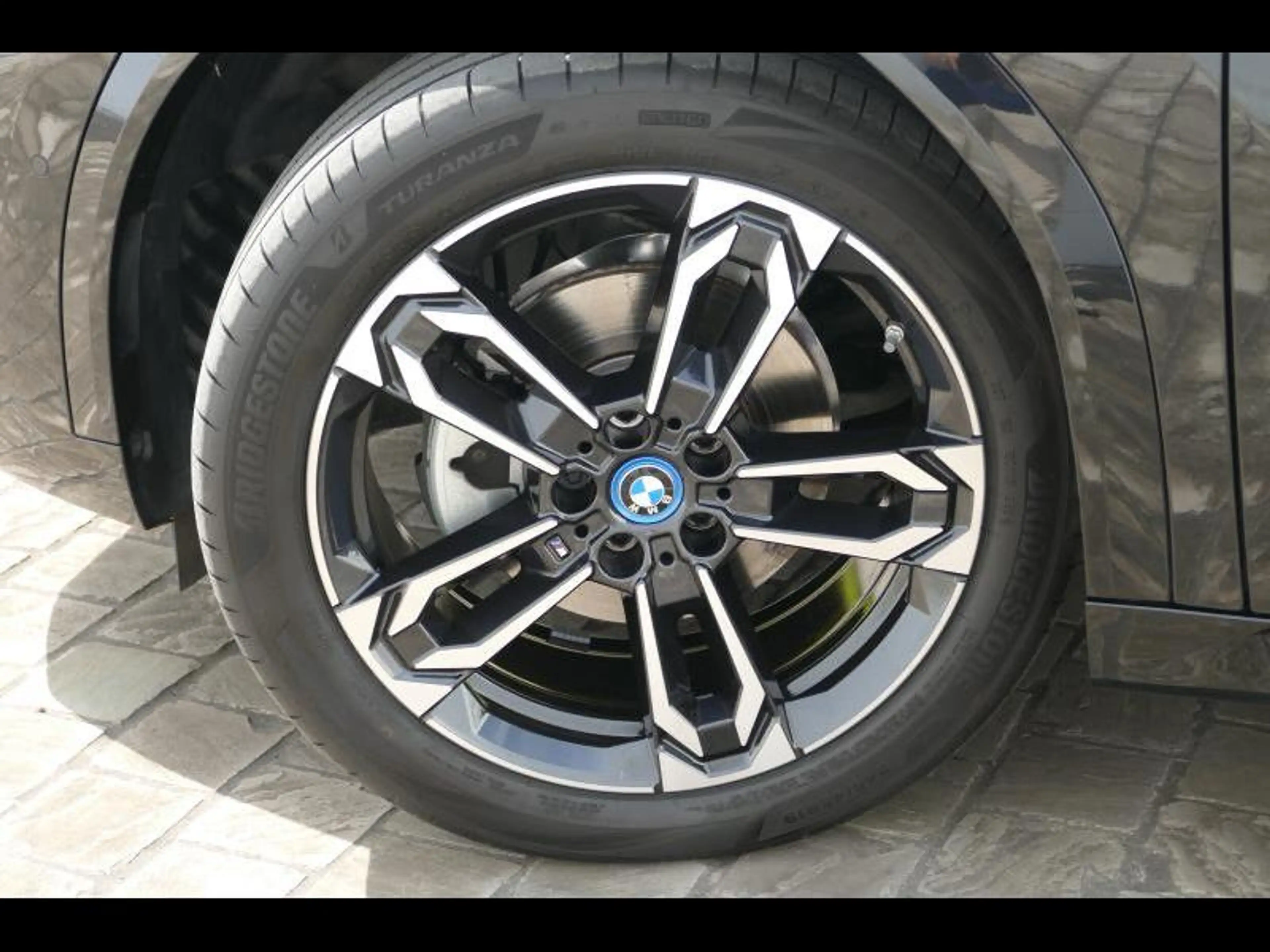 BMW iX2 eDrive20 H/K-HUD-PANO-360 — photo 4