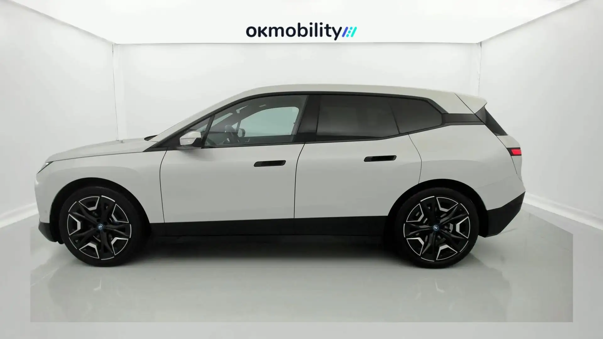 BMW iX xDrive 40 Wit - 2