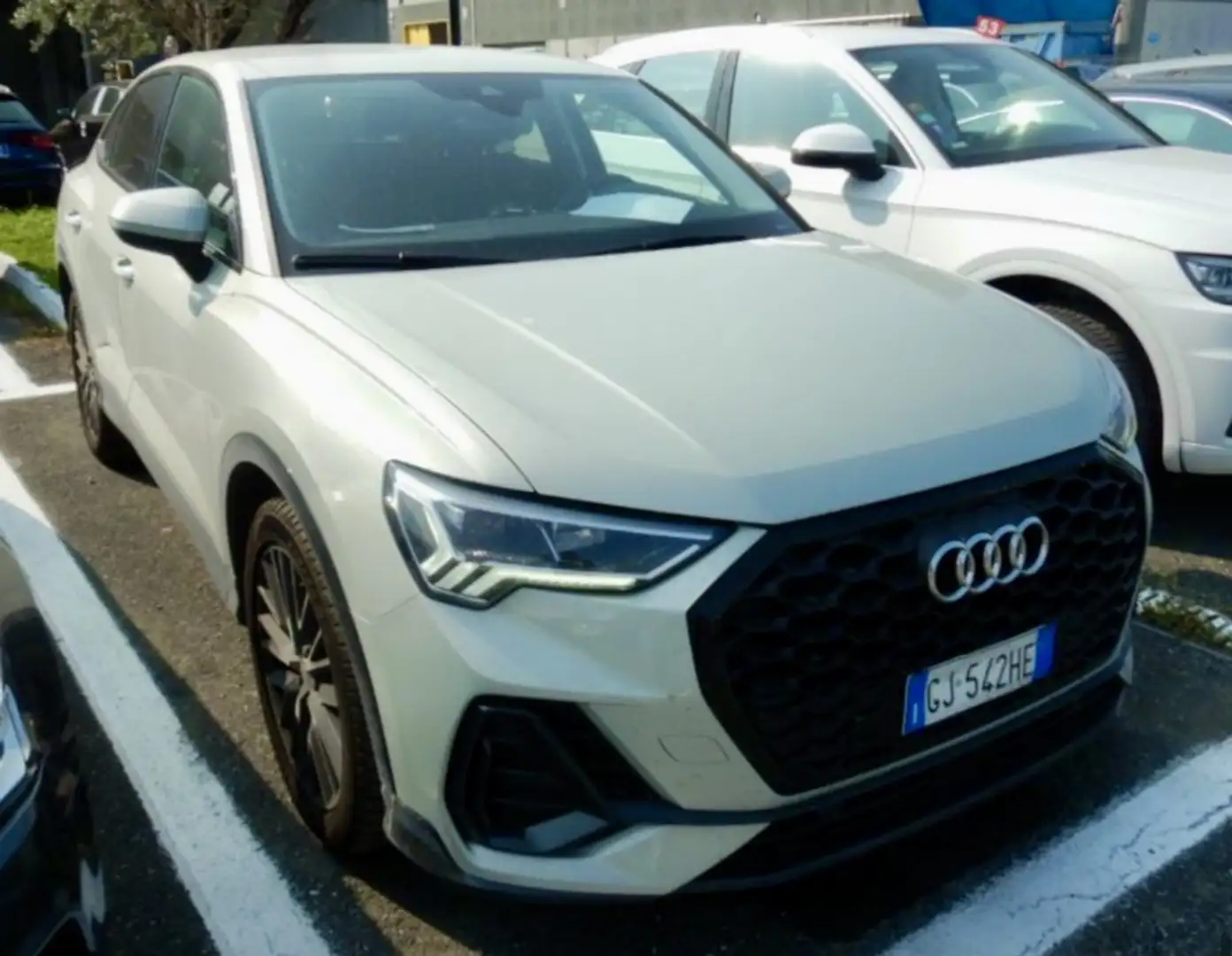 Audi Q3 Sportback 35 2.0 tdi Sport edition s-tronic Grau - 2