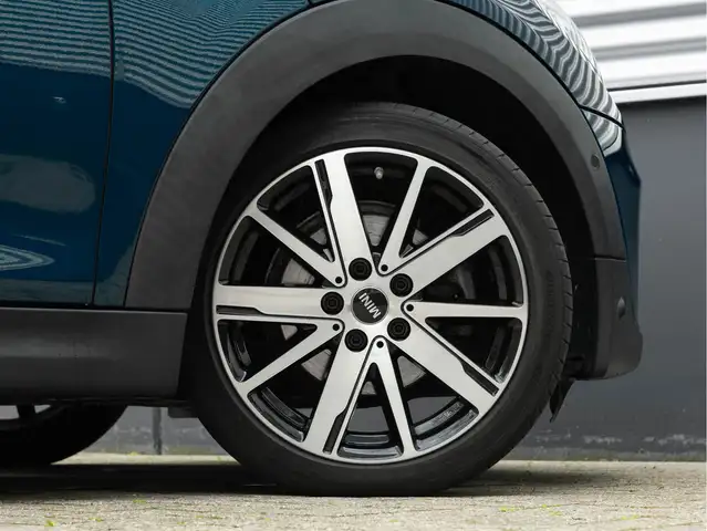 Mini Convertible view 18