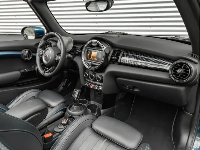 Mini Convertible view 23