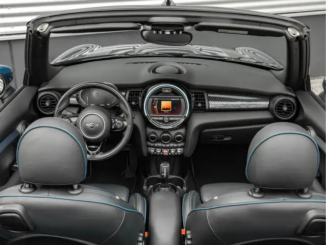 Mini Convertible view 3