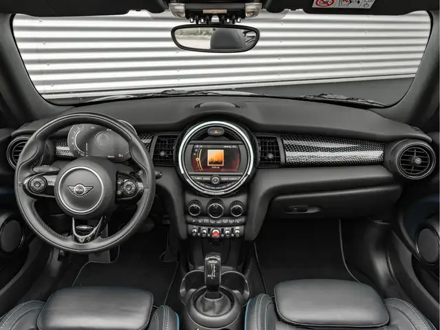 Mini Convertible view 22