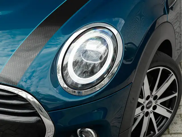 Mini Convertible view 13