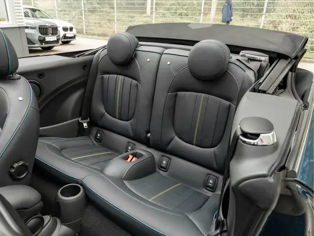 Mini Convertible view 27
