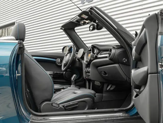 Mini Convertible view 28
