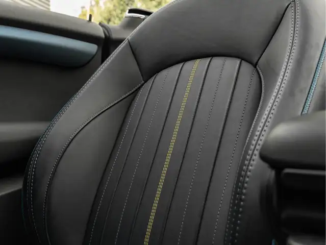 Mini Convertible view 25