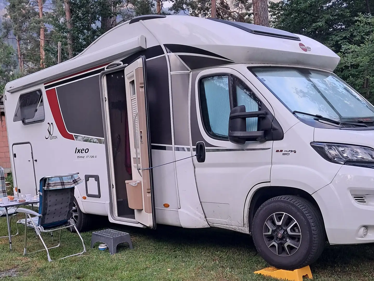 Caravans-Wohnm Bürstner Ixeo 726 G Sonderedition 30 Bianco - 2