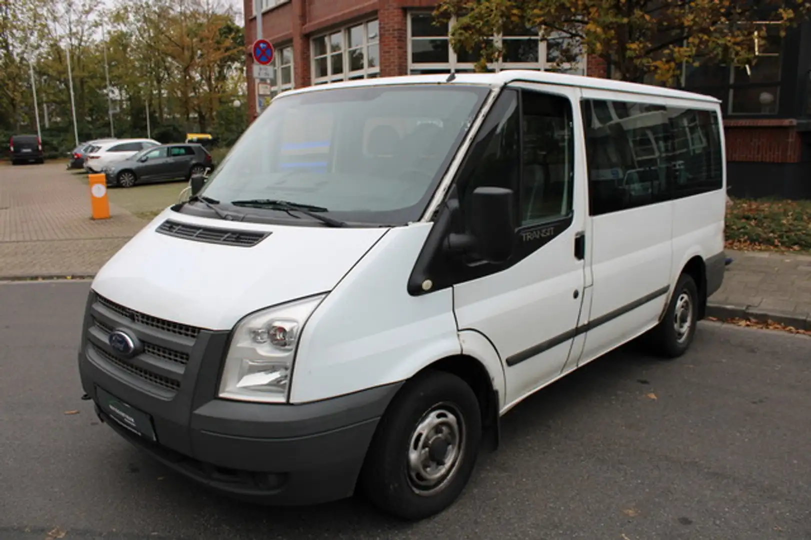 Ford Transit Kombi FT 300 K Klima/9-Sitzer/TÜV 2025 Weiß - 2
