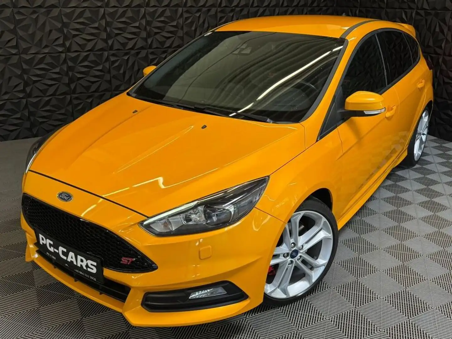 Ford Focus 2.0 EcoBoost ST Gelb - 1