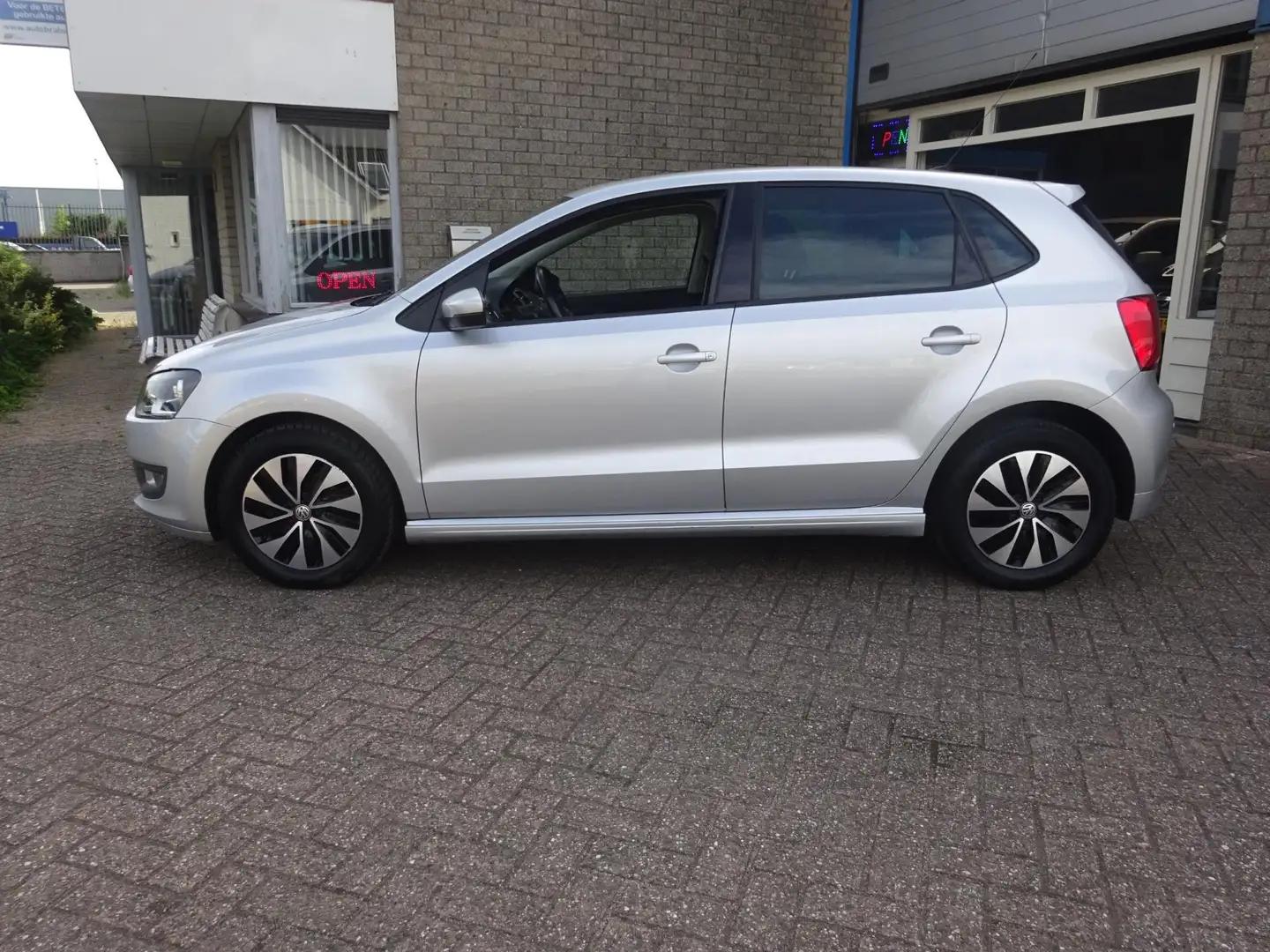 Volkswagen Polo 1.0 BlueMotion Edition Grijs - 2
