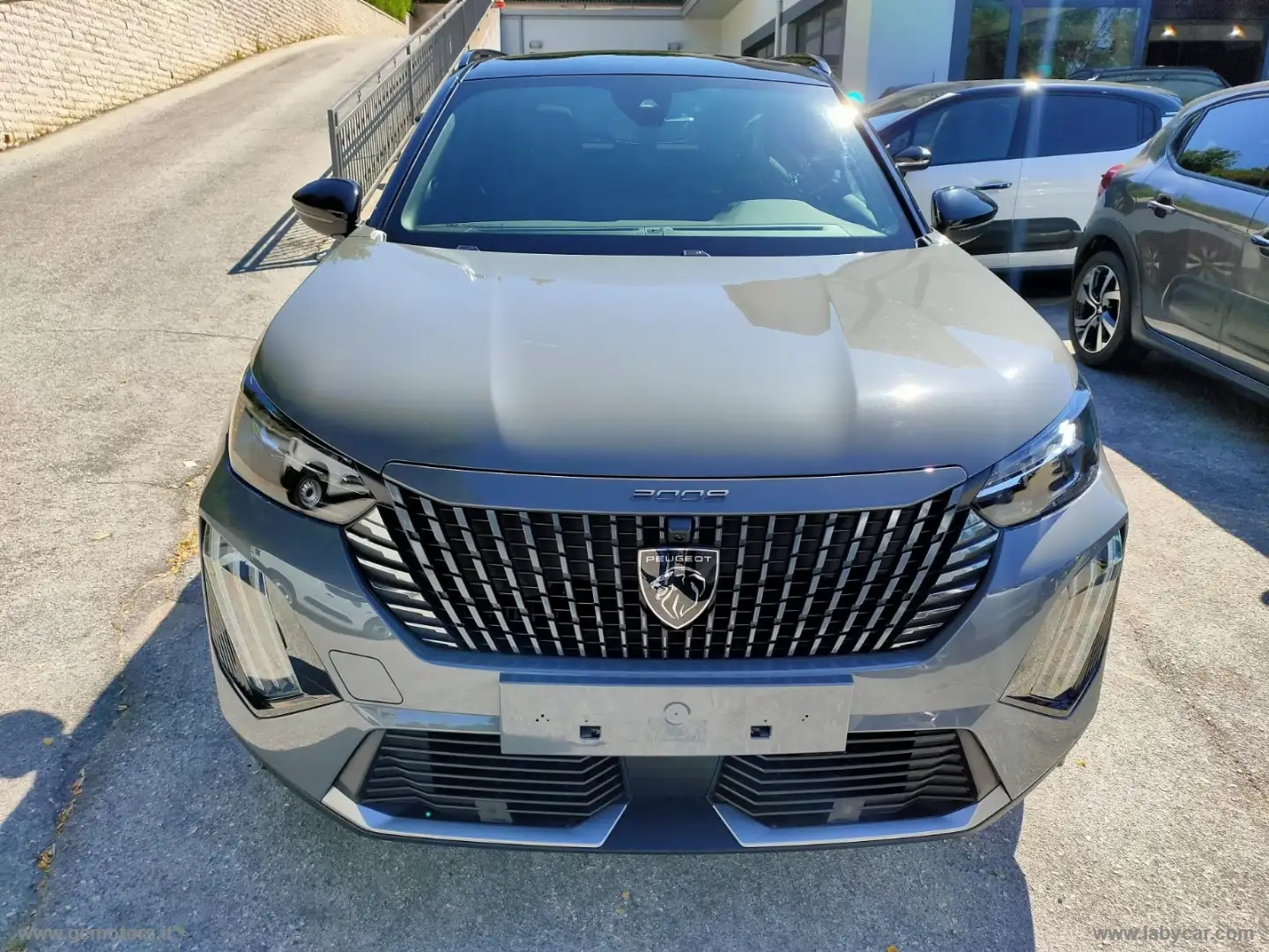Peugeot 2008 Hybrid 136 e-DCS6 GT Gris - 2