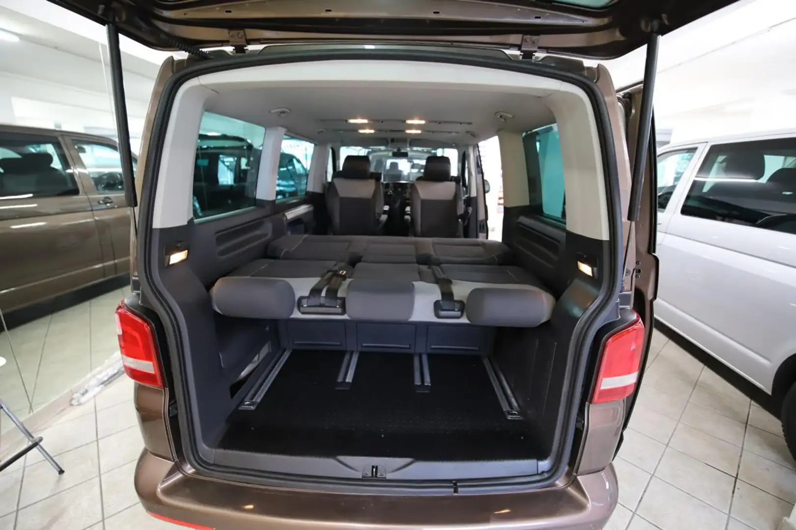 Volkswagen T5 2.0tdi 140cv 4 Motion 7Posti Navi G.Traino Klima Marrón - 2