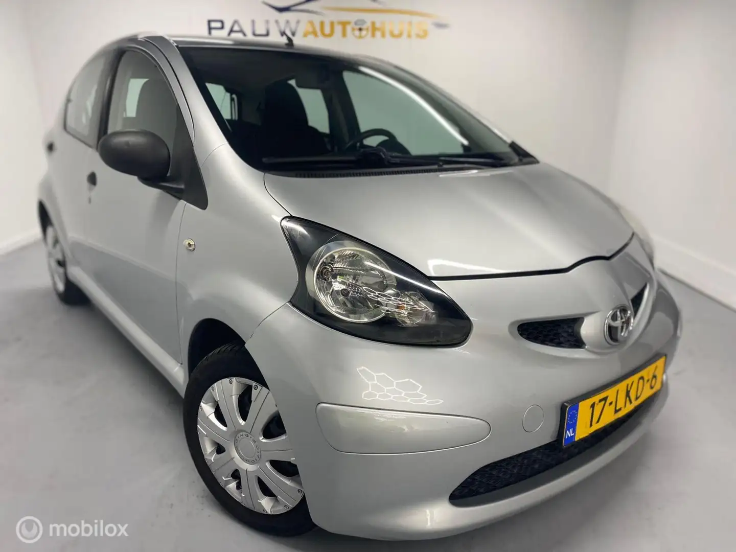 Toyota Aygo 1.0-12V Comfort | Nieuwe APK | Airco Gris - 1