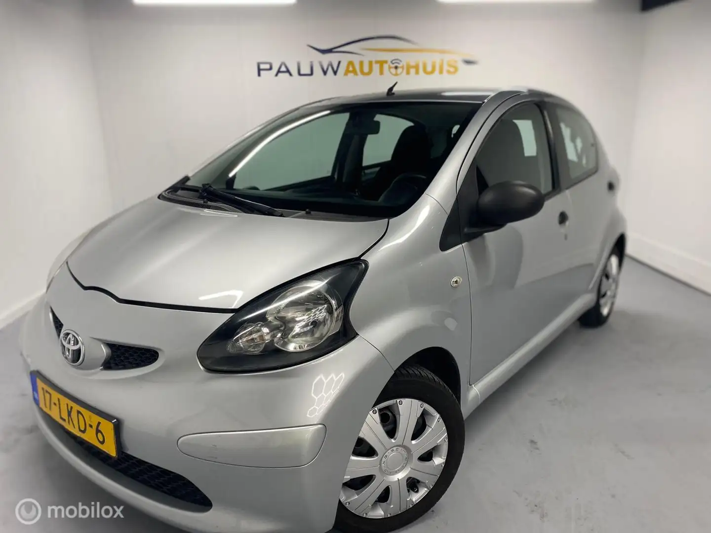 Toyota Aygo 1.0-12V Comfort | Nieuwe APK | Airco Gris - 2