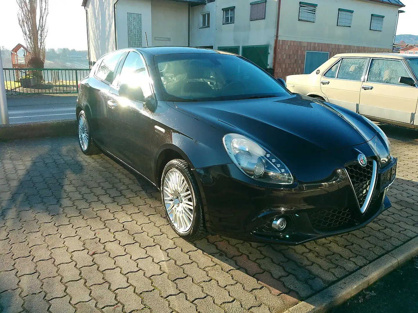 Alfa Romeo Giulietta Super 1,4 TB Schwarz - 1