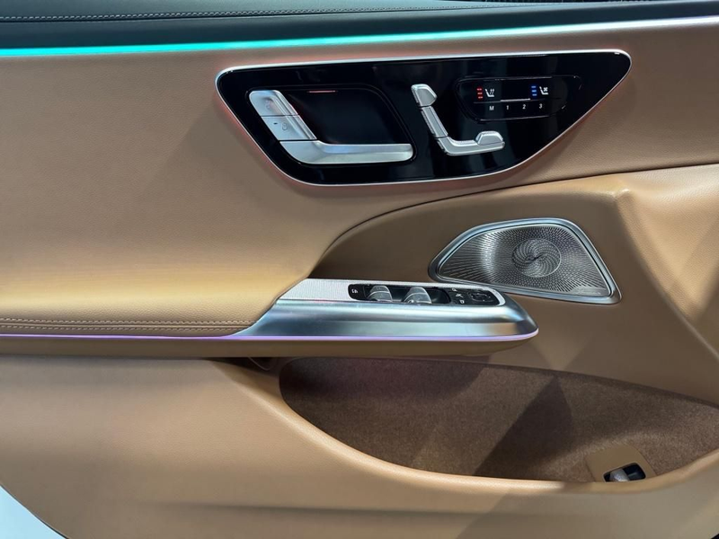 Mercedes-Benz E 300 de AMG, Pano-D, HuD, Sitzklima, Inter. Bra — photo 9