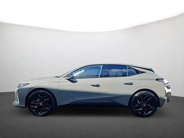 DS Automobiles DS 4 view 5