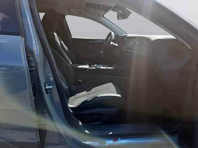 DS Automobiles DS 4 view 12
