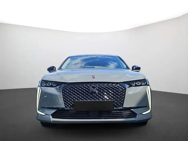 DS Automobiles DS 4 view 3