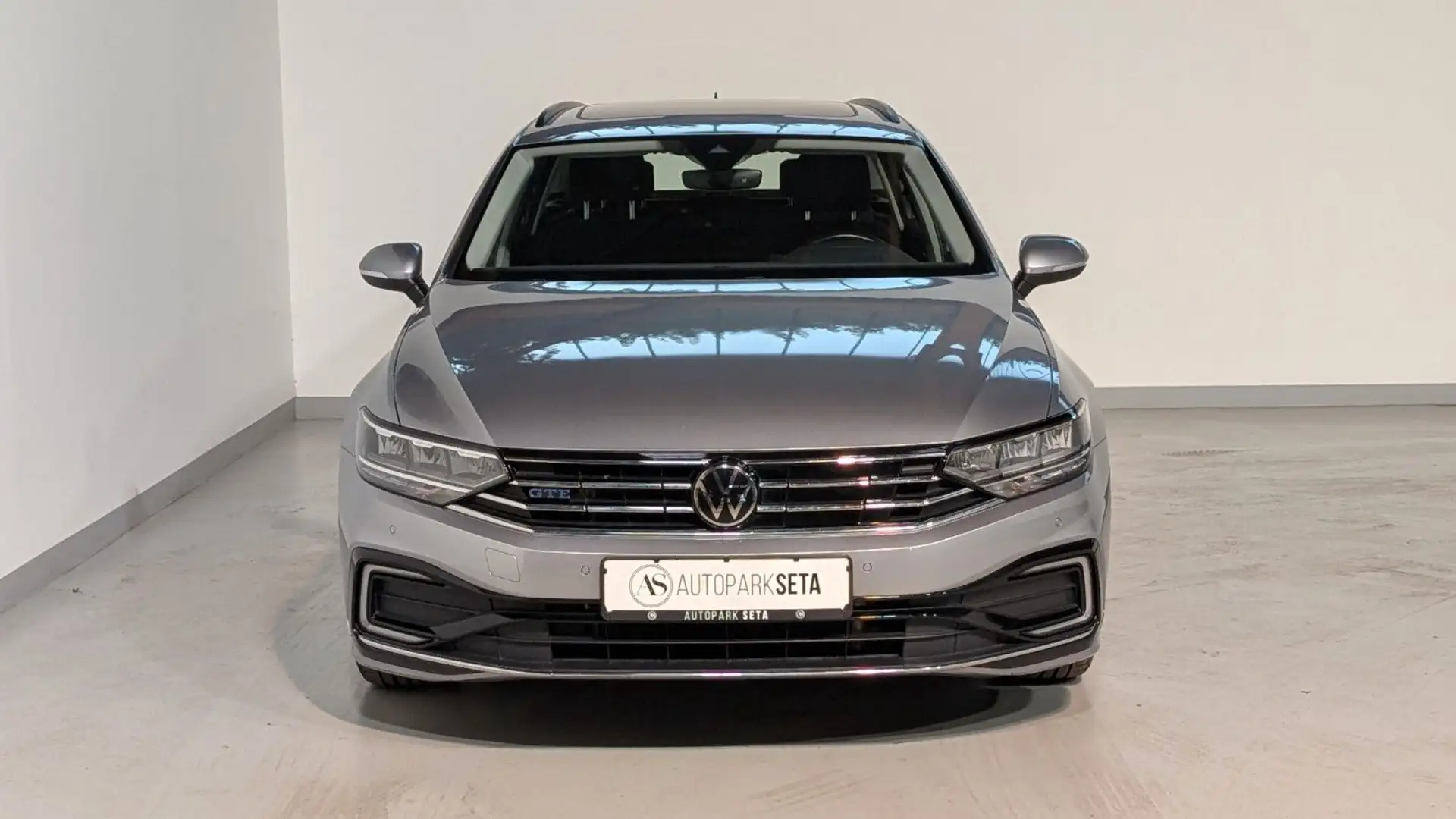 Volkswagen Passat Variant Passat 1.4TSI DSG Var. GTE AID*KAM*HUD*PANO*AHK Zilver - 2