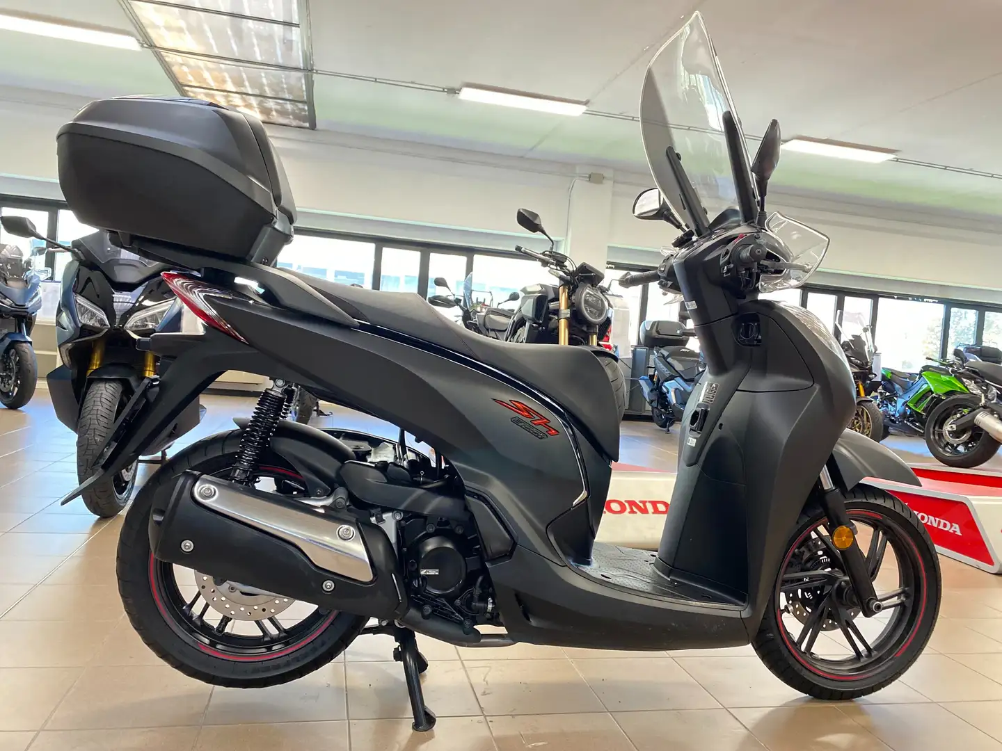 Honda SH 300 i Sport ABS Nero - 2